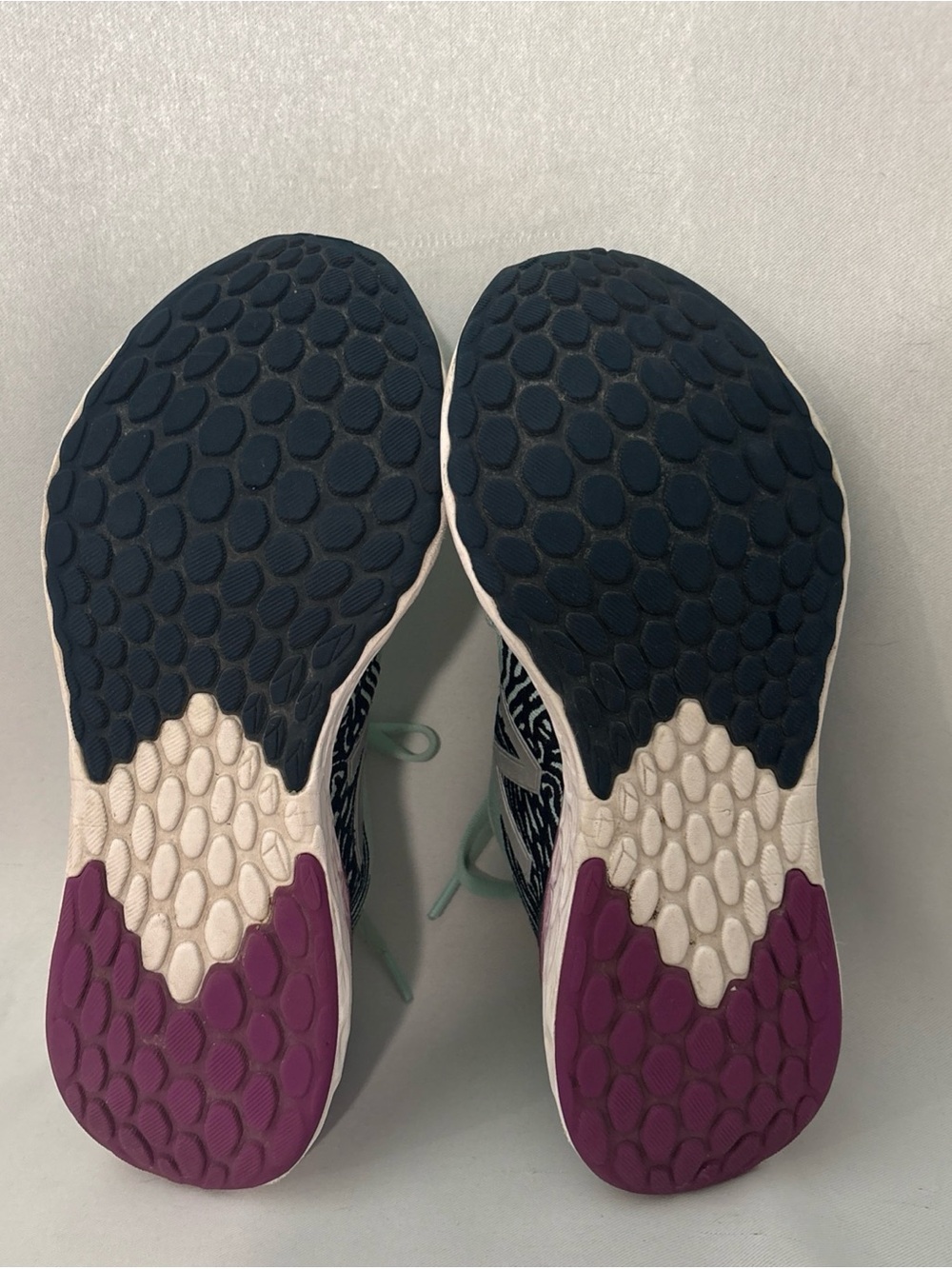 New Balance Women's Running Shoes Mint Green & Purple Accent size 9.5 US - Picture 3 of 7